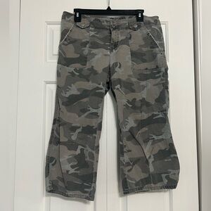 Y2K SO Cropped Camouflage Cargo Pants -Size 9